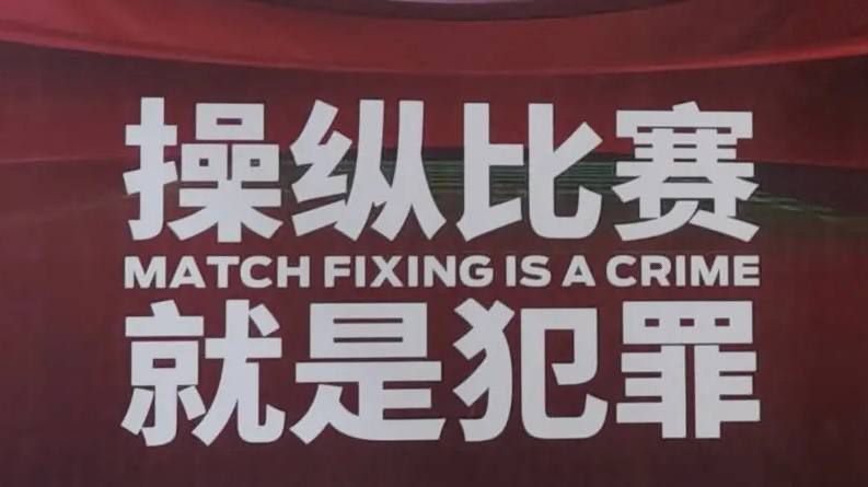 他下意识的问道：你疯了？你不知道你留在这里只有死路一条吗？我不管。